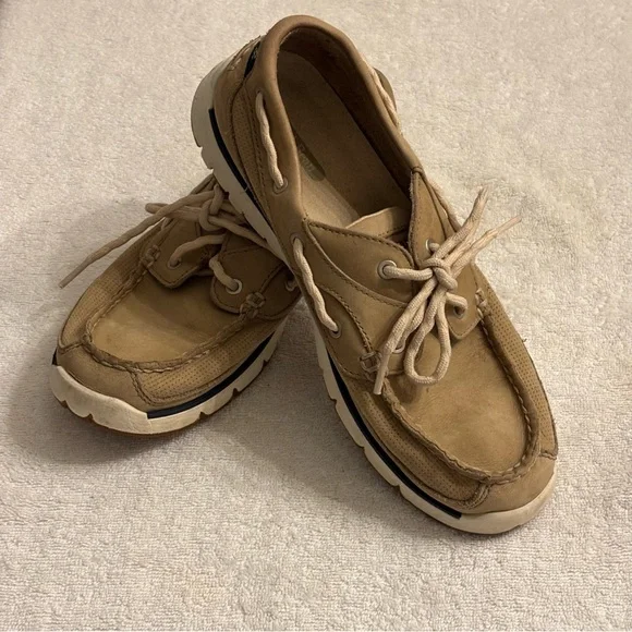 L.L. Bean Tan Flats Preppy Boat Shoes with Classic Stitching - Picture 1 of 6